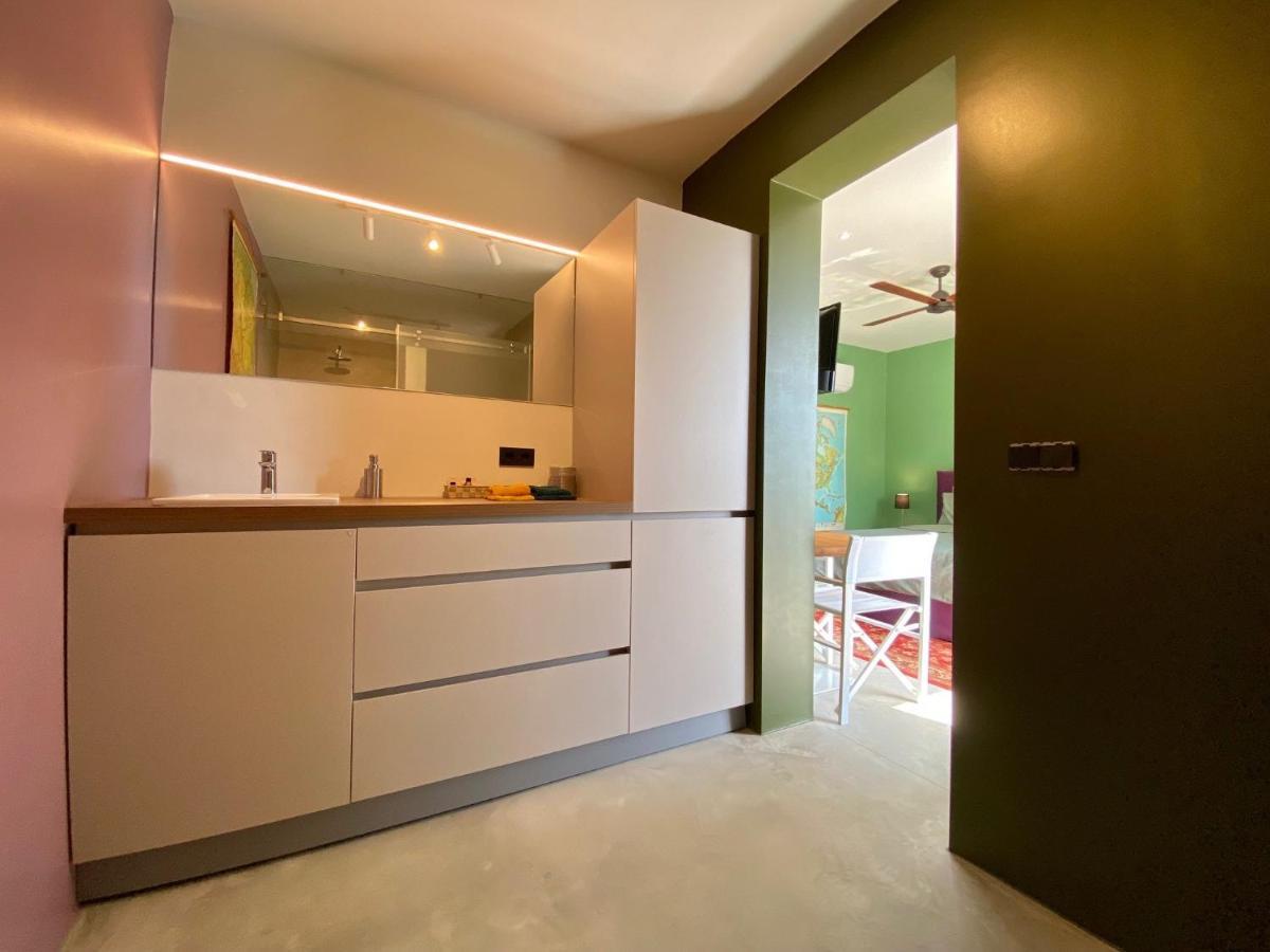 Finiq Boutiq Studios + Apartment Foiníki Exteriör bild